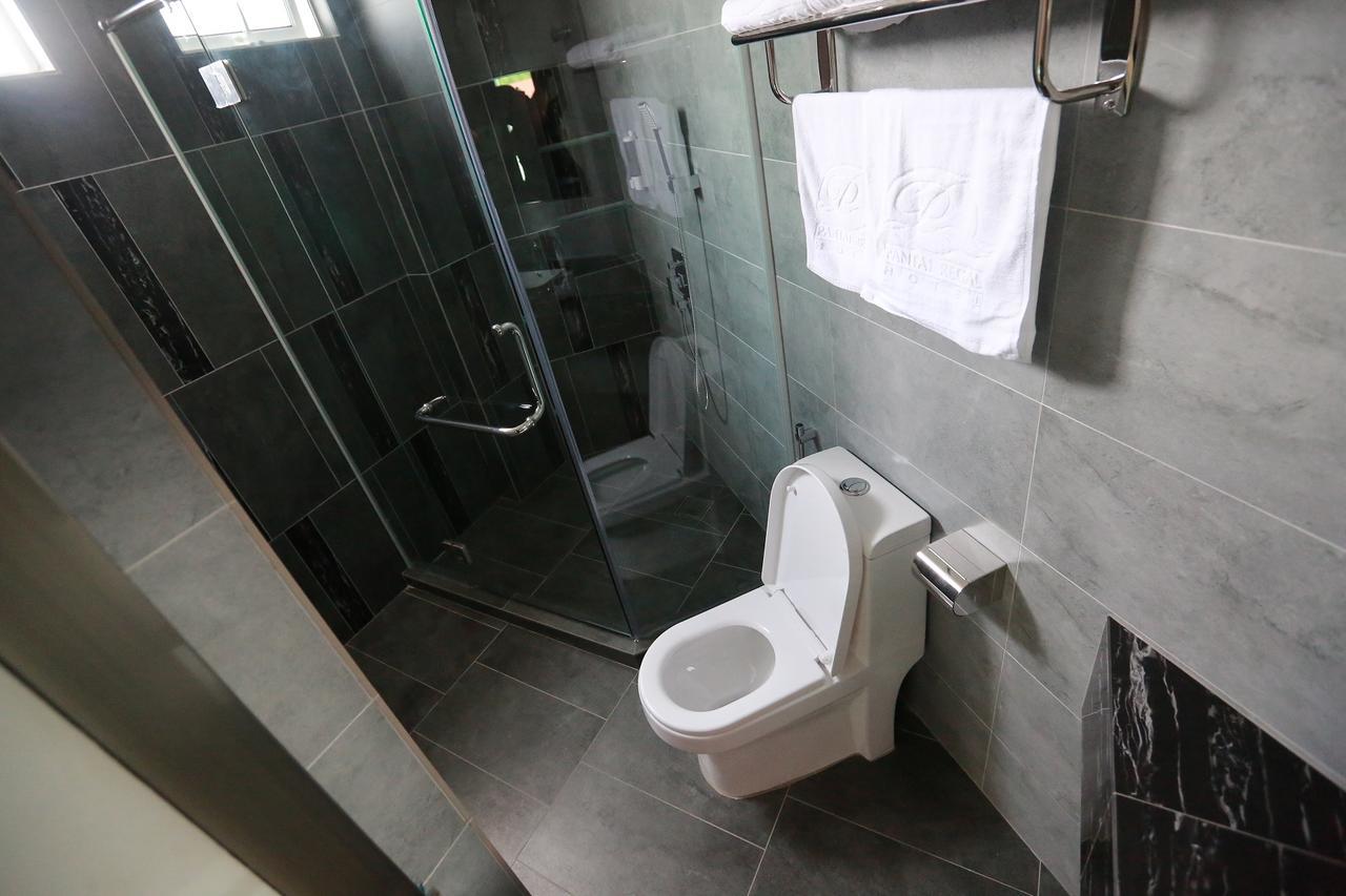 Pantai Regal Boutique Hotel Куантан Екстериор снимка