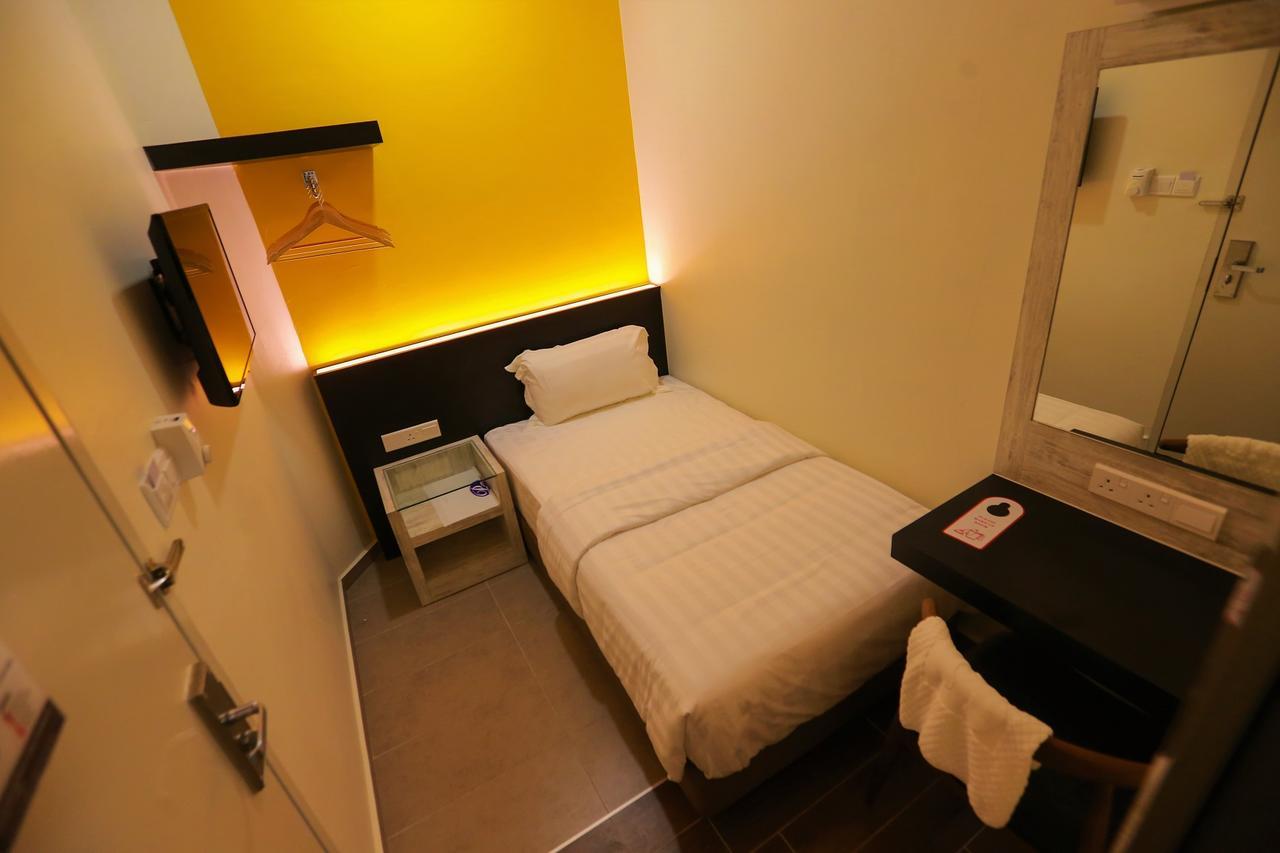 Pantai Regal Boutique Hotel Куантан Екстериор снимка