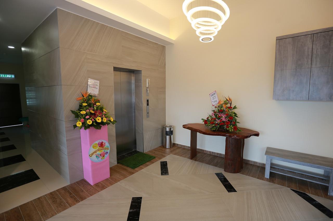 Pantai Regal Boutique Hotel Куантан Екстериор снимка