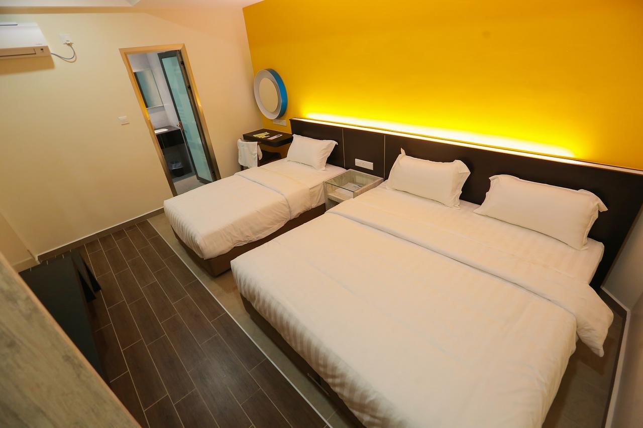 Pantai Regal Boutique Hotel Куантан Екстериор снимка