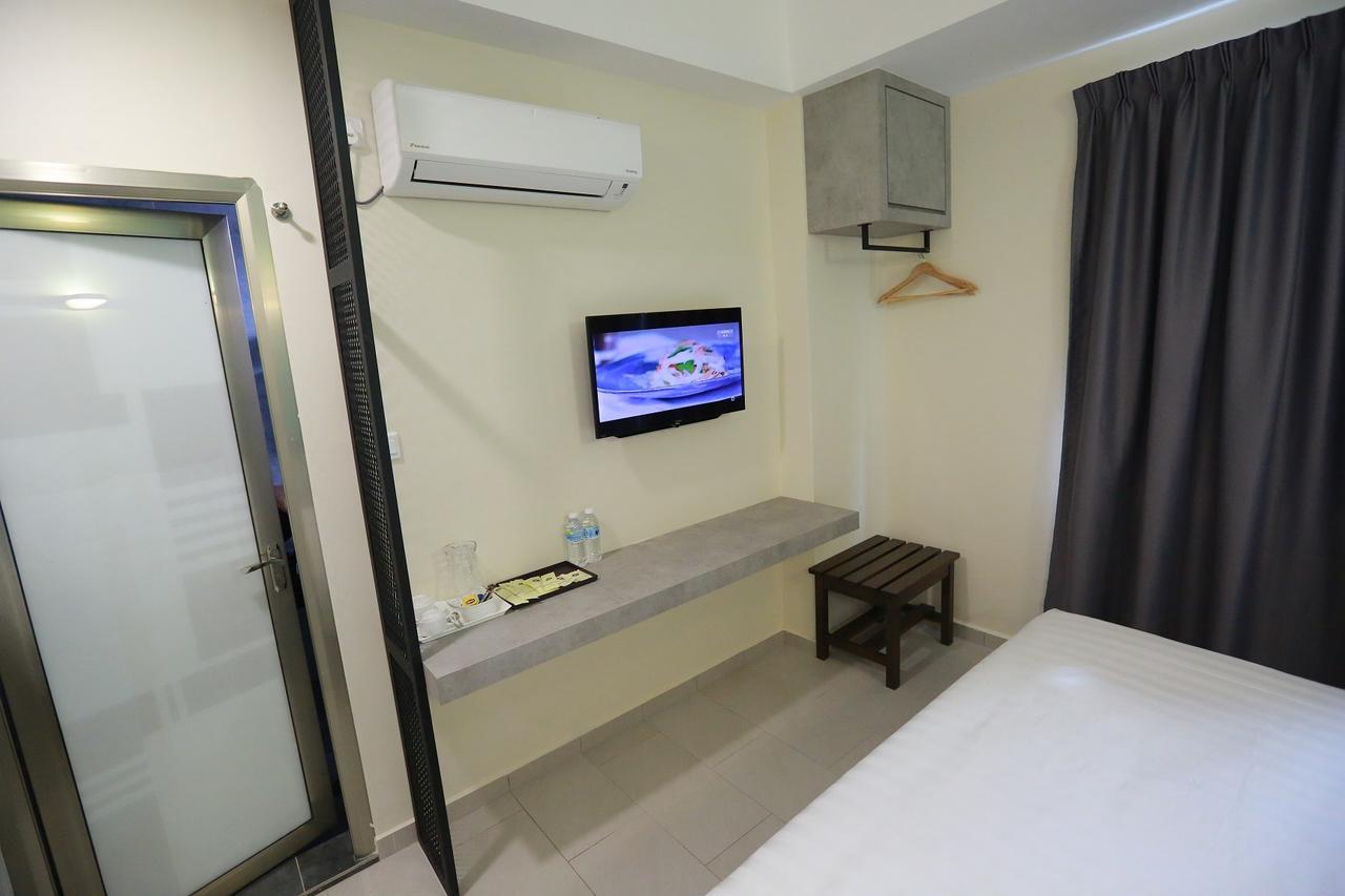 Pantai Regal Boutique Hotel Куантан Екстериор снимка