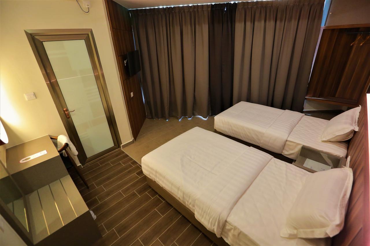 Pantai Regal Boutique Hotel Куантан Екстериор снимка