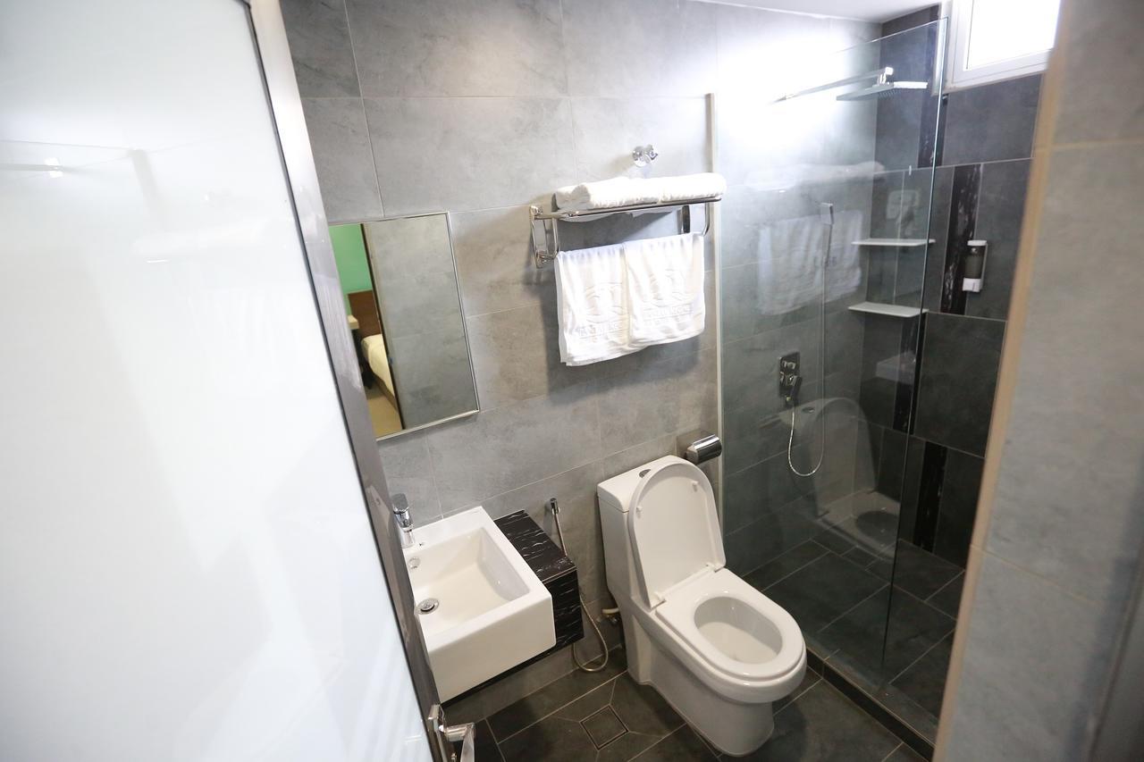 Pantai Regal Boutique Hotel Куантан Екстериор снимка
