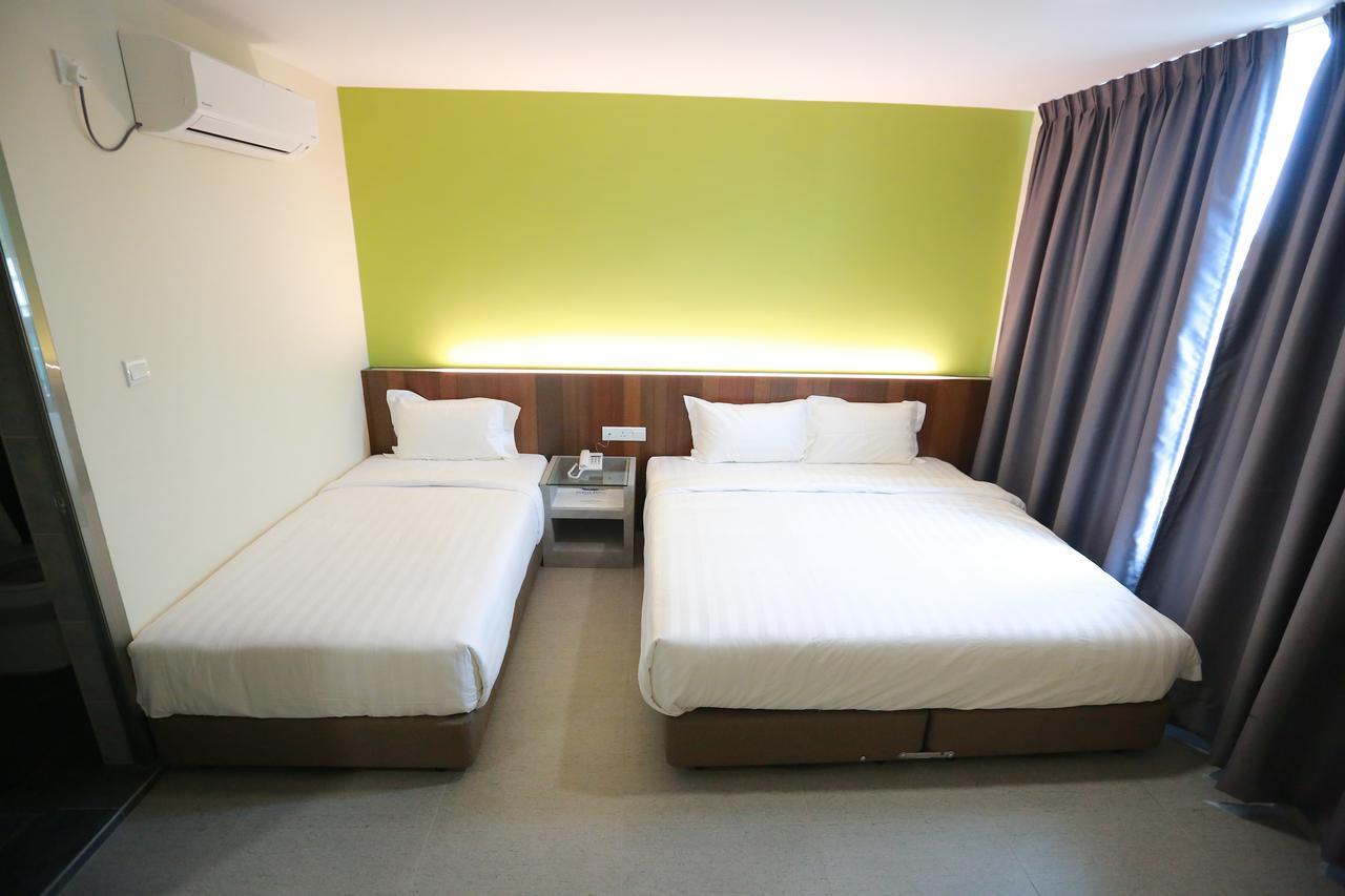 Pantai Regal Boutique Hotel Куантан Екстериор снимка