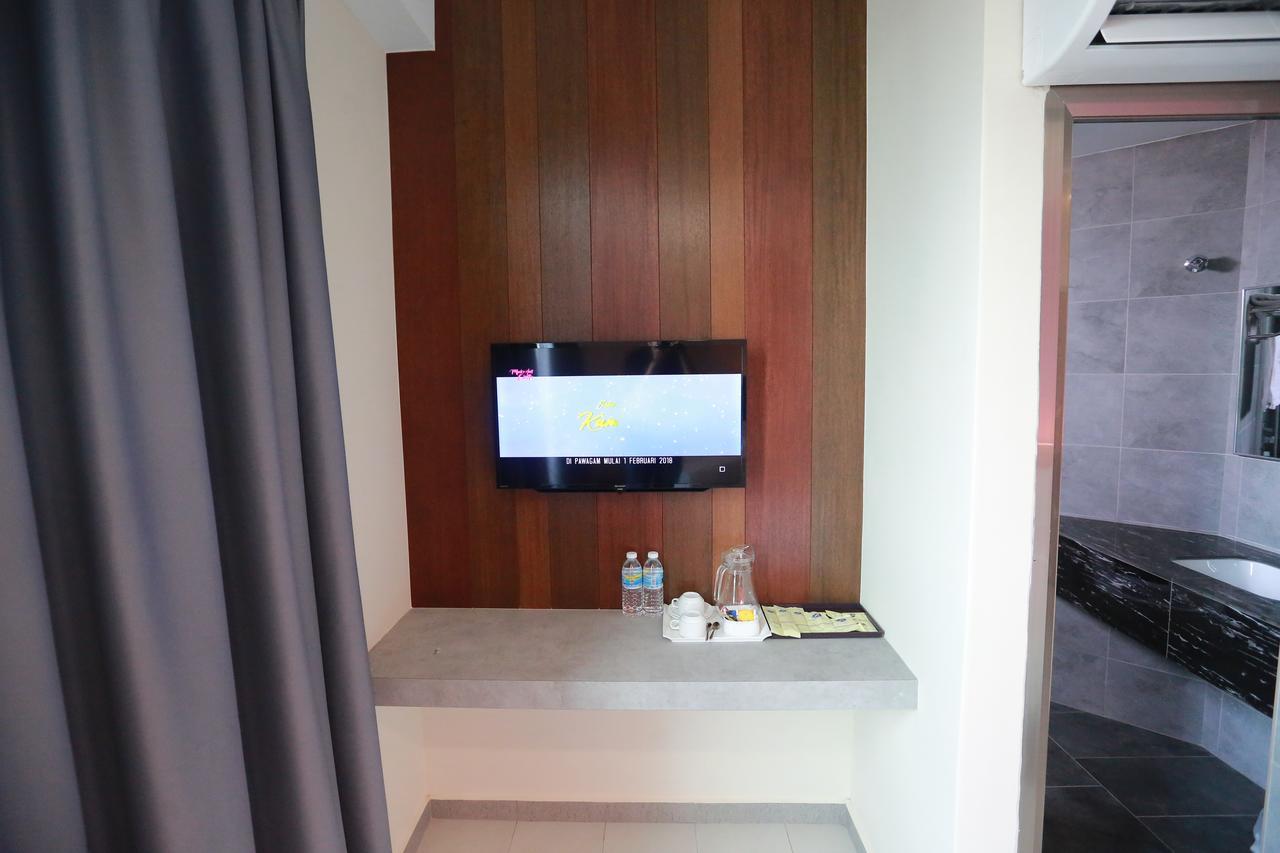 Pantai Regal Boutique Hotel Куантан Екстериор снимка