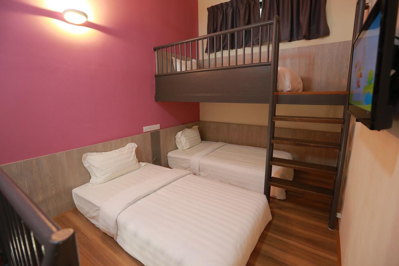 Pantai Regal Boutique Hotel Куантан Екстериор снимка