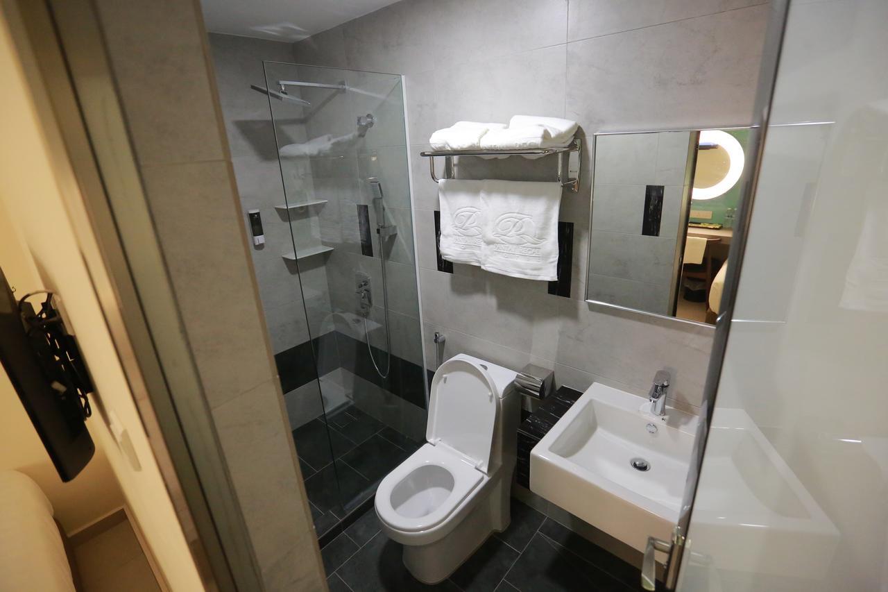 Pantai Regal Boutique Hotel Куантан Екстериор снимка