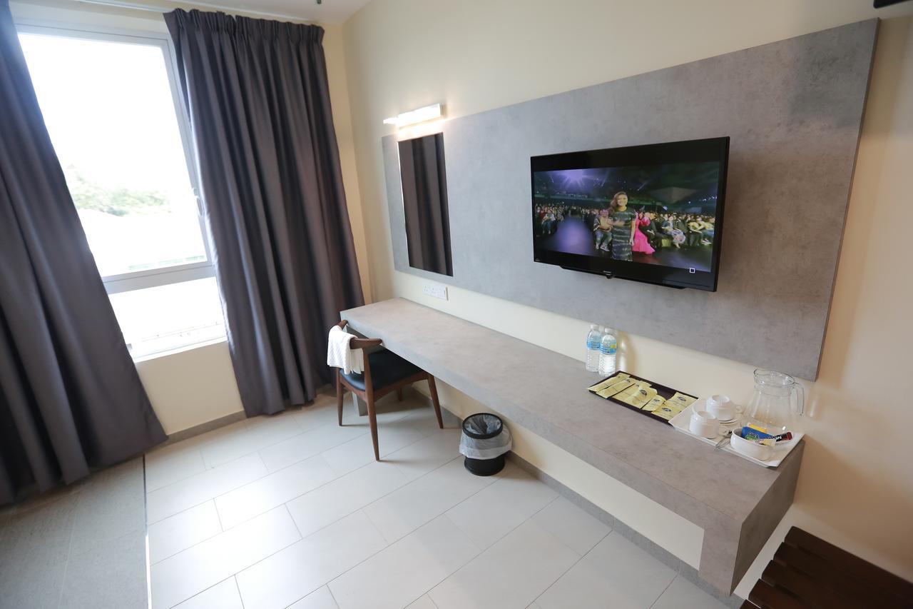 Pantai Regal Boutique Hotel Куантан Екстериор снимка
