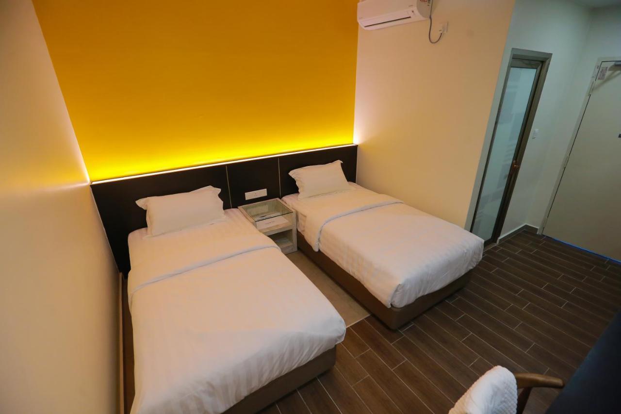 Pantai Regal Boutique Hotel Куантан Екстериор снимка